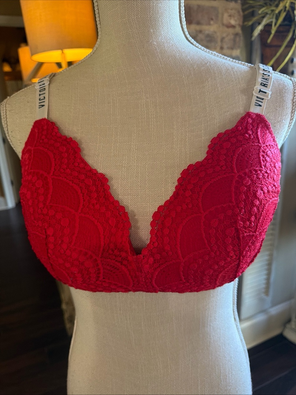 Victoria's Secret Red Lace T-Shirt Lightly Lined Wireless Bra Logo Straps 34DD